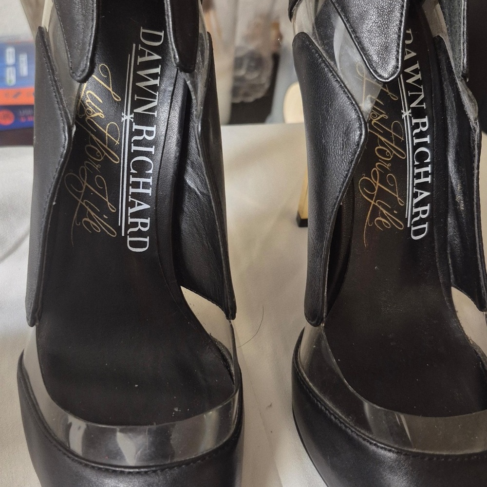 Black Heels‎